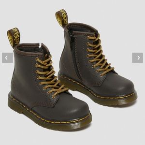 DR. MARTENS TODDLER 1460 WILDHORSE LEATHER LACE UP BOOTS size USA 8